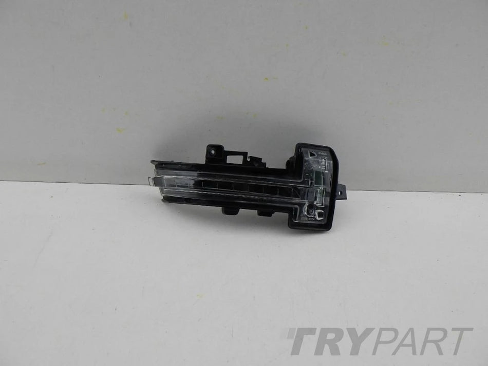 NISSAN JUKE II F16 QASHQAI III J12 Right Mirror Turn Signal
