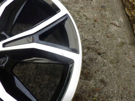 VW 2GM 7J x 18 ET39 5x112 aluminum wheel