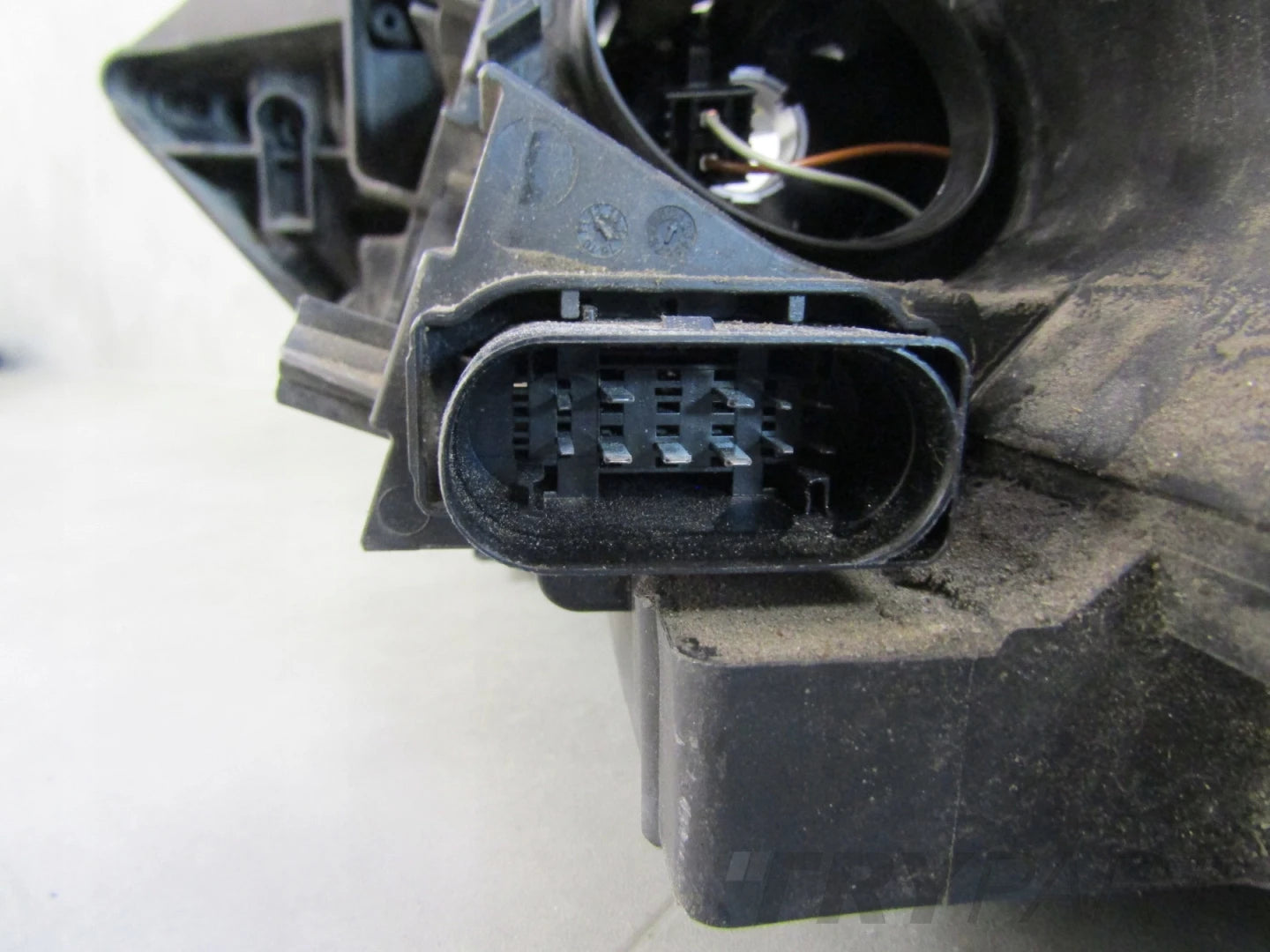 AUDI Q3 8U0 HEADLIGHT XENON NON-ROTATING 11-14 RH 8U0941004H