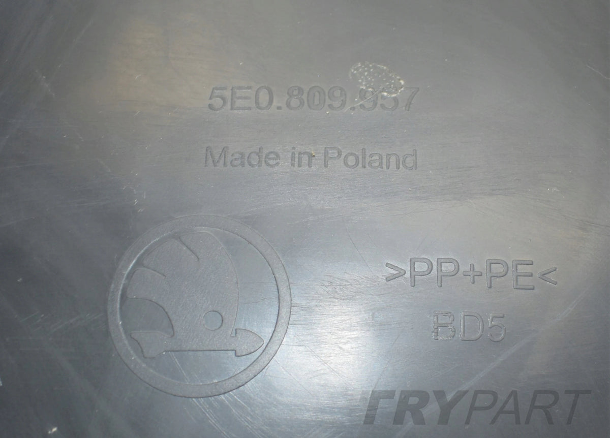 SKODA OCTAVIA 3 III 5E0 LEFT FRONT FENDER CLADDING!