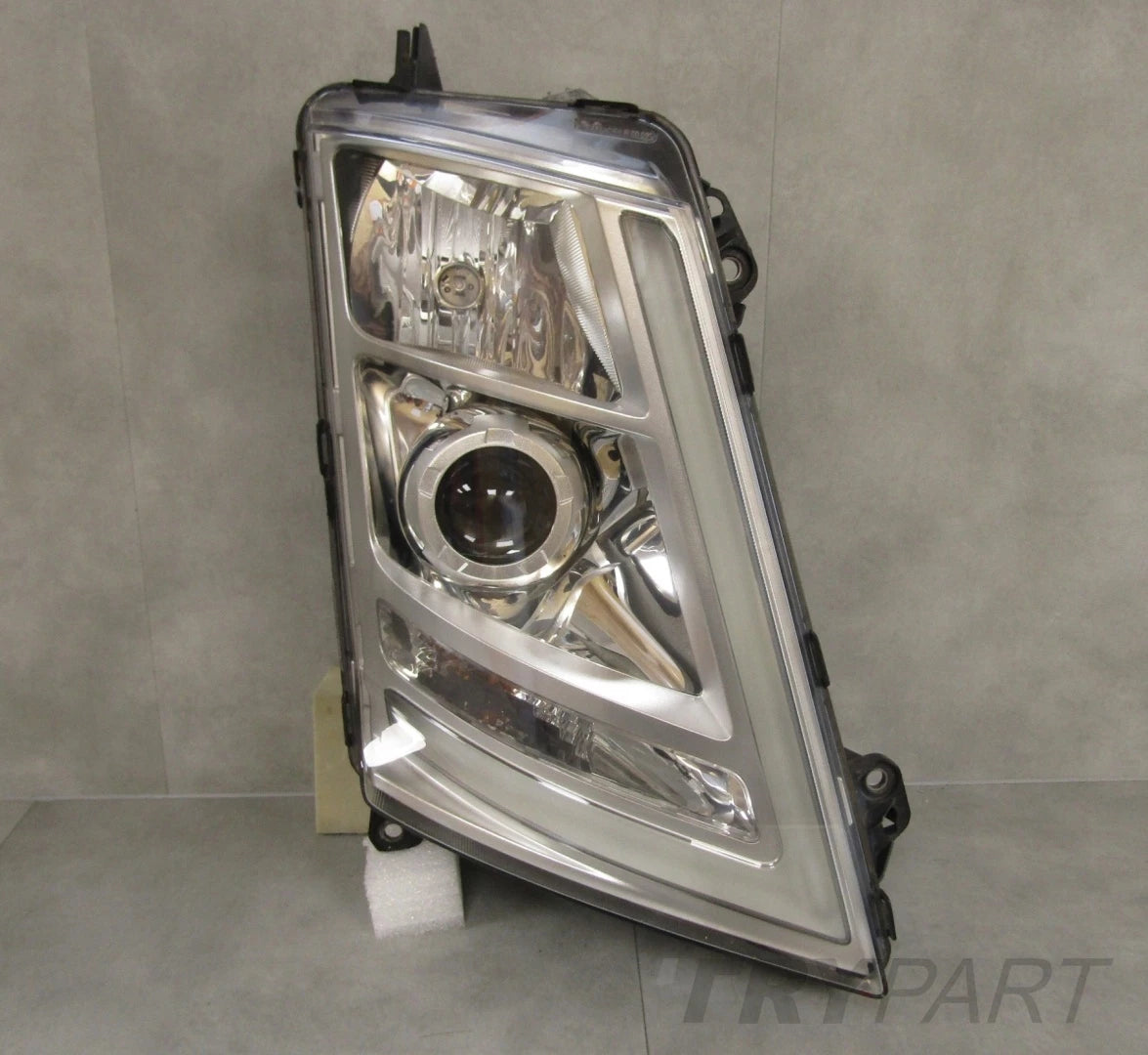 VOLVO FH 4 HEADLIGHT XENON NON-SWIVEL 12-20 RIGHT 22239244