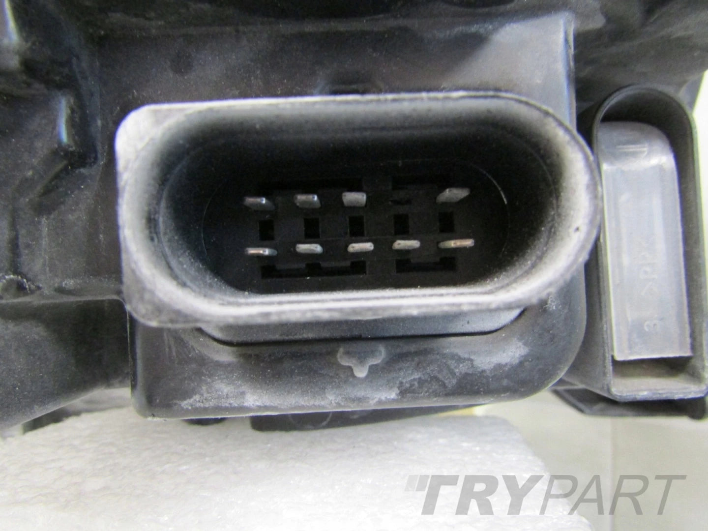 VW Amarok 2H1 09-14 RH Headlight 2H1941016AA