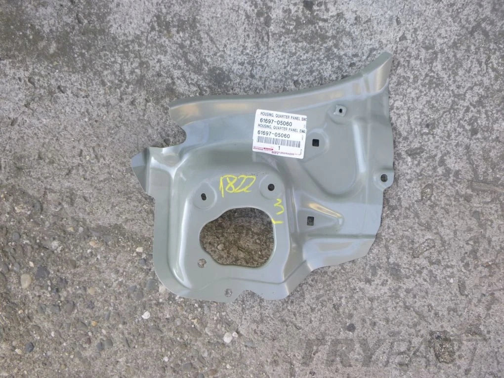 TOYOTA AVENSIS T27 SEDAN 08- REAR BUMPER EYELET