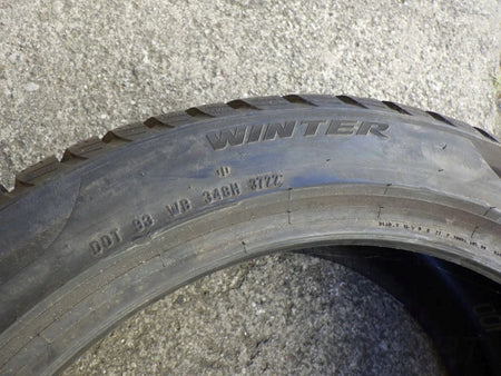 PIRELLI SOTTOZERO 3 235 45 R18 94V winter tire