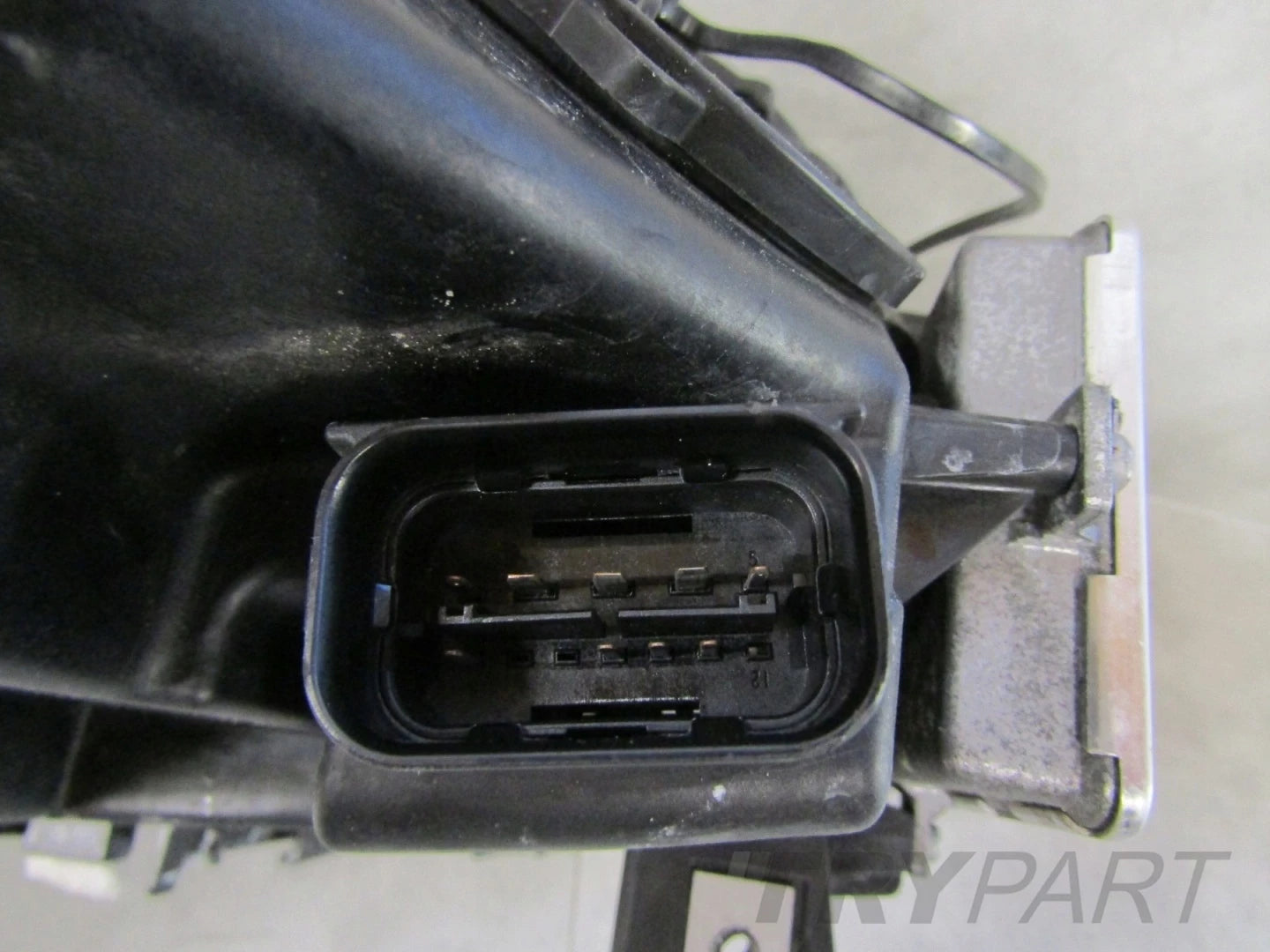 HEADLIGHT BMW 7 F01 F02 XENON ACTIVE SWIVELING 08-12 LH LEFT 7182149