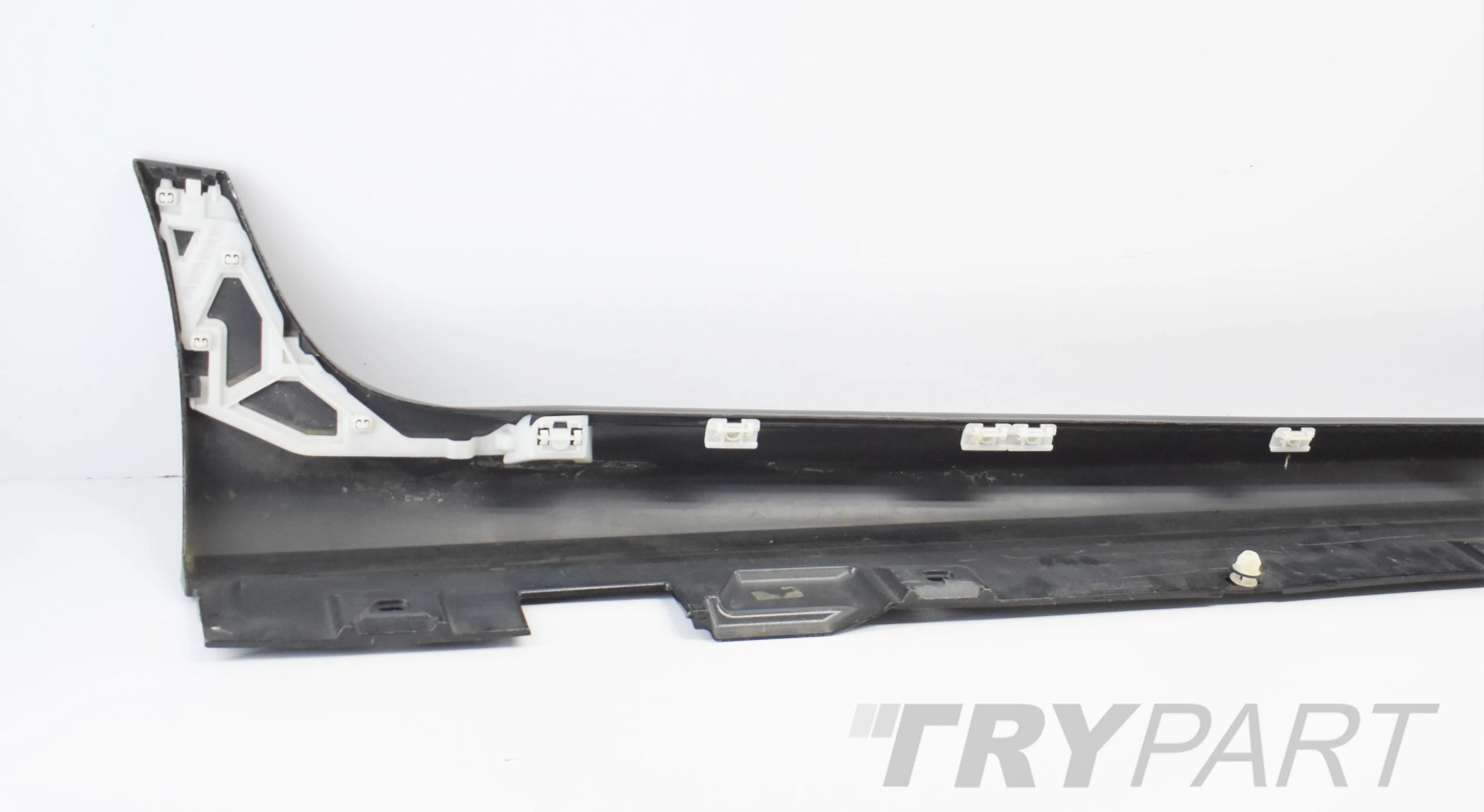 MERCEDES CLS W257 LEFT SILL STRIP ORG