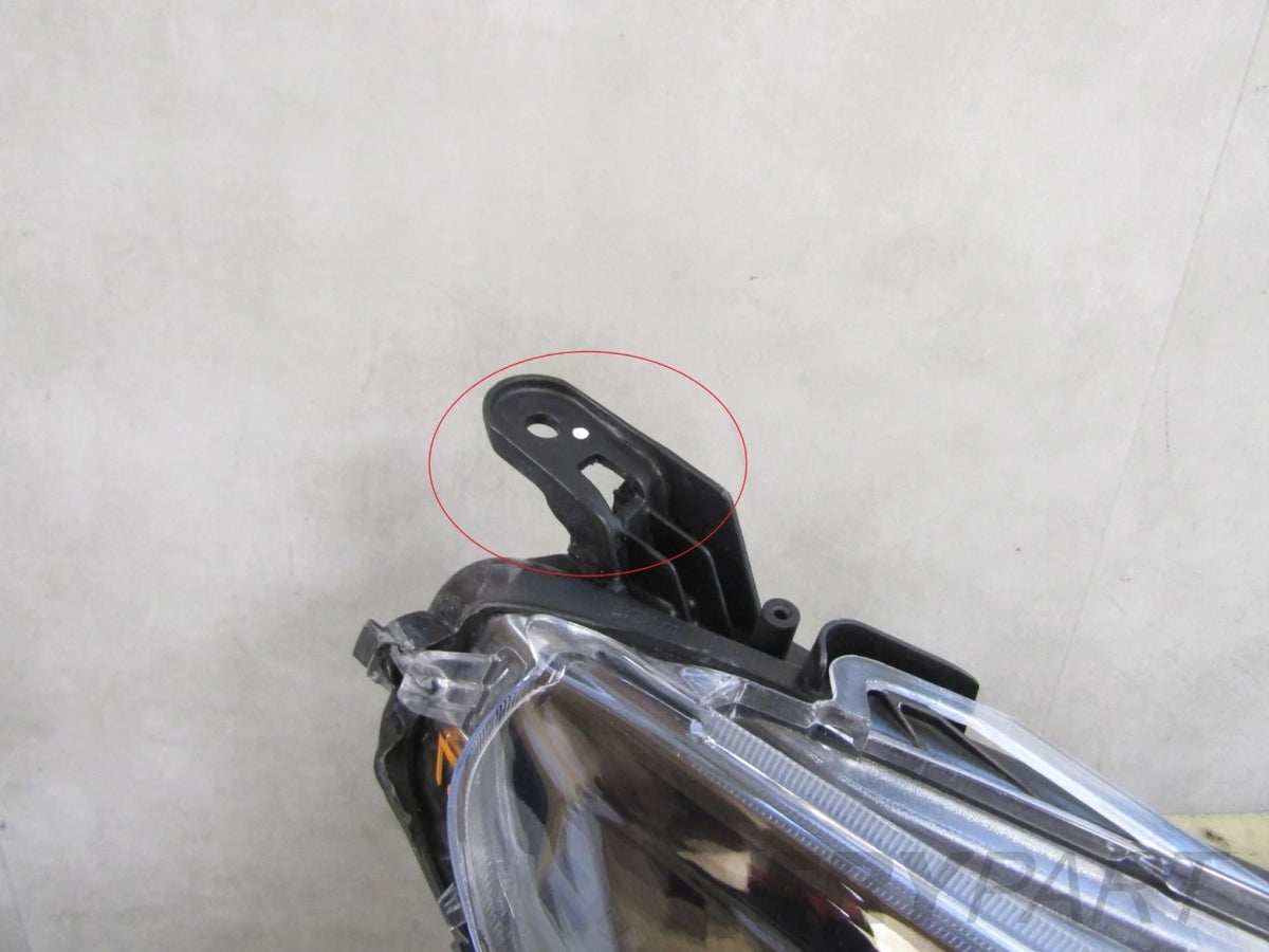 FRONT LAMP TOYOTA HILUX 8 VIII LIFT STANDARD 20- RH