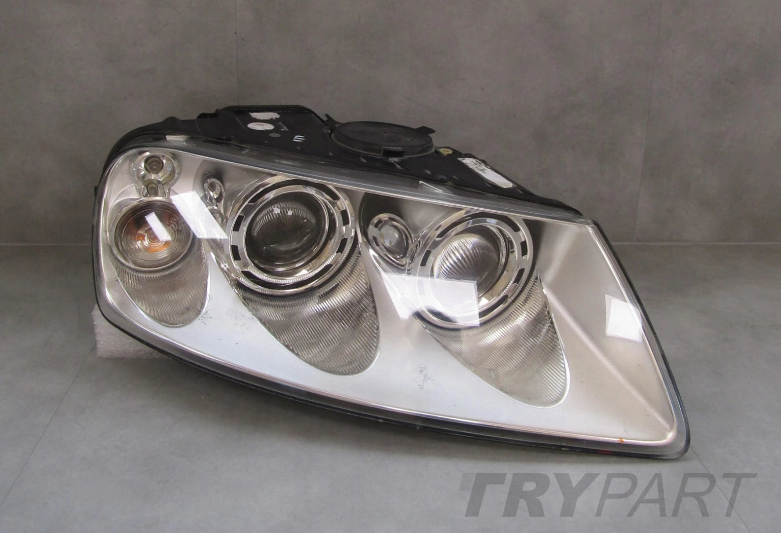 Front Lamp VW TOUAREG I Xenon Non-Twist 02-06 RH