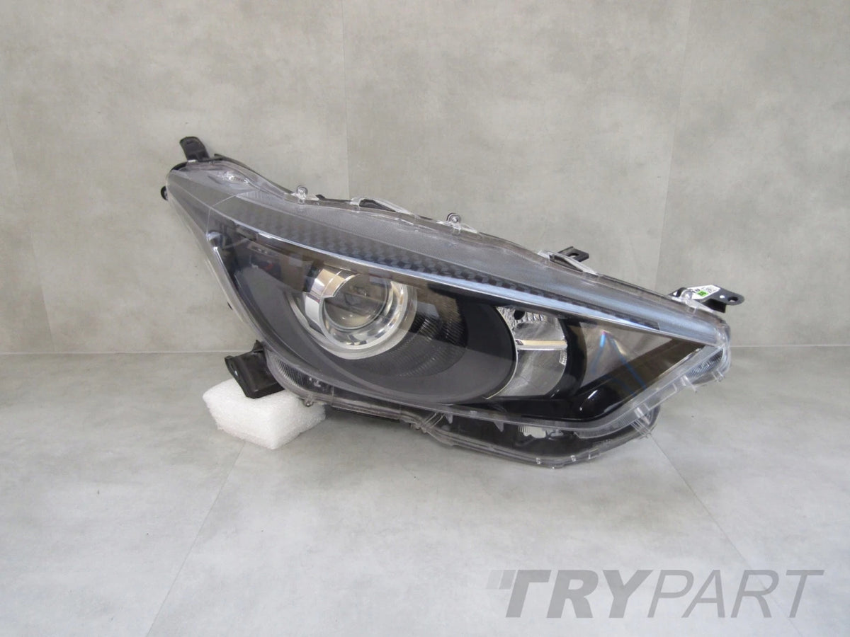 TOYOTA YARIS 4 IV HEADLIGHT STANDARD LENS 20- / MAZDA 2 22- RH