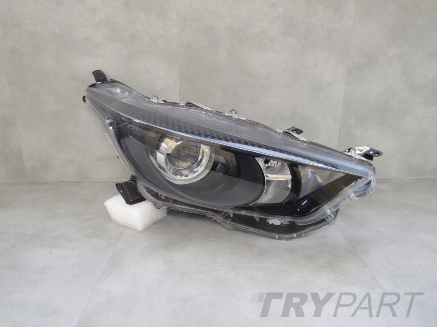 TOYOTA YARIS 4 IV HEADLIGHT STANDARD LENS 20- / MAZDA 2 22- RH
