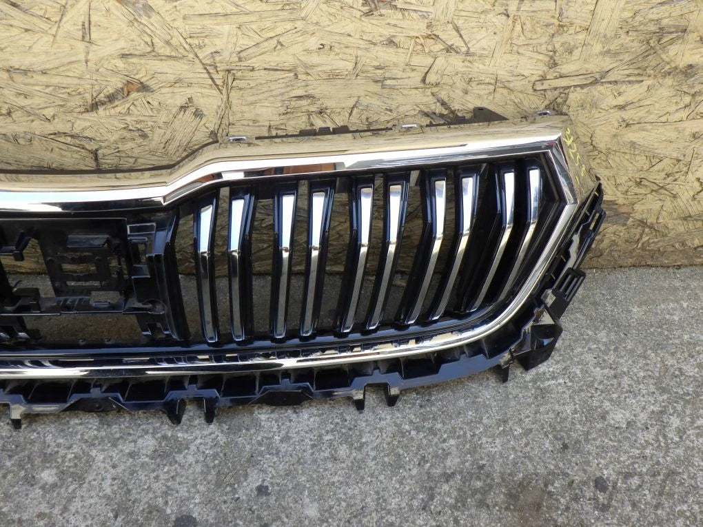 SKODA KODIAQ LIFT 565 21- Grille Emblem