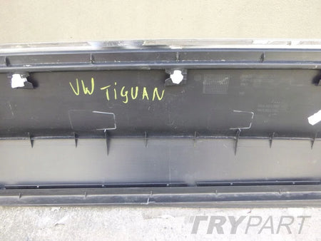 VW TIGUAN II 2 5NA 2015- Right Door Trim Strip