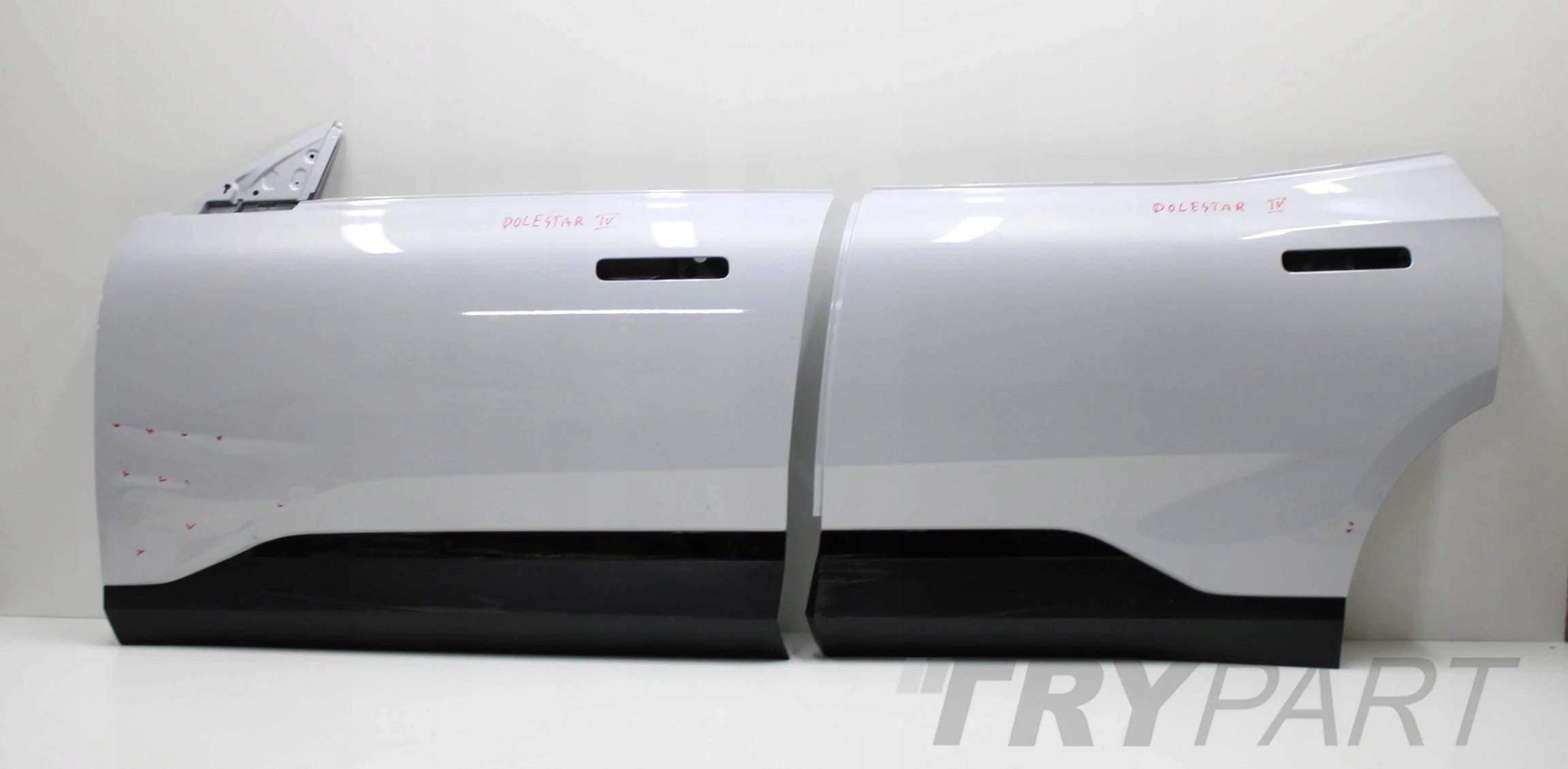 POLESTAR IV 4 DOOR LEFT FRONT ORIGINAL + MOULDING