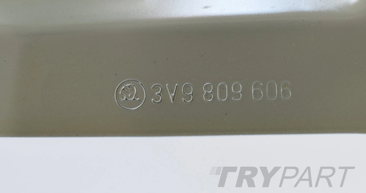 SUPERB III 3V RIGHT SILL PANEL COVER FRAME ORG NEW