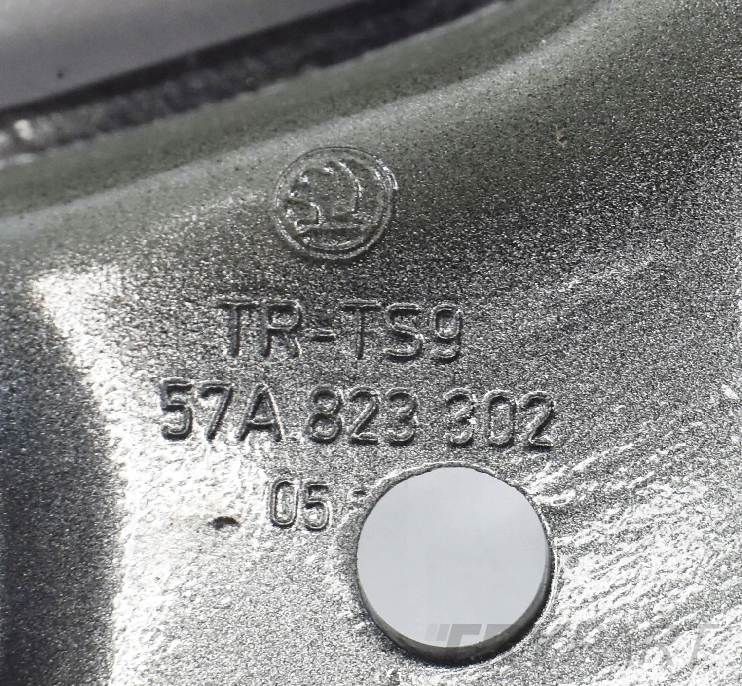 SKODA KAROQ 57A LEFT RIGHT HOOD HINGE ORG