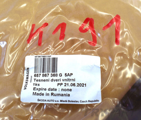 SKODA SCALA 657 RIGHT FRONT DOOR SEAL NEW