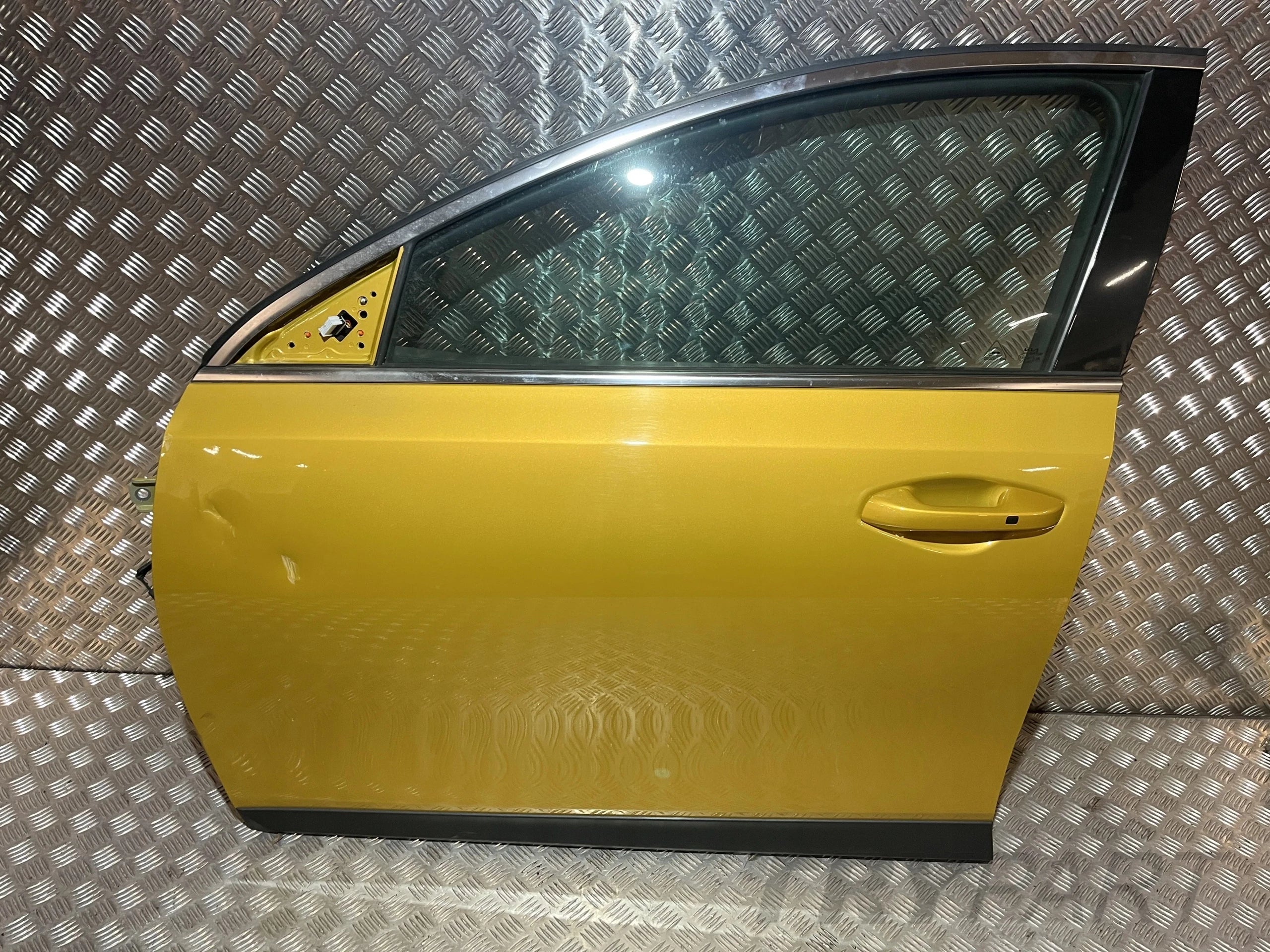 FRONT LEFT DOOR KIA XCEED 19- YQM YQ