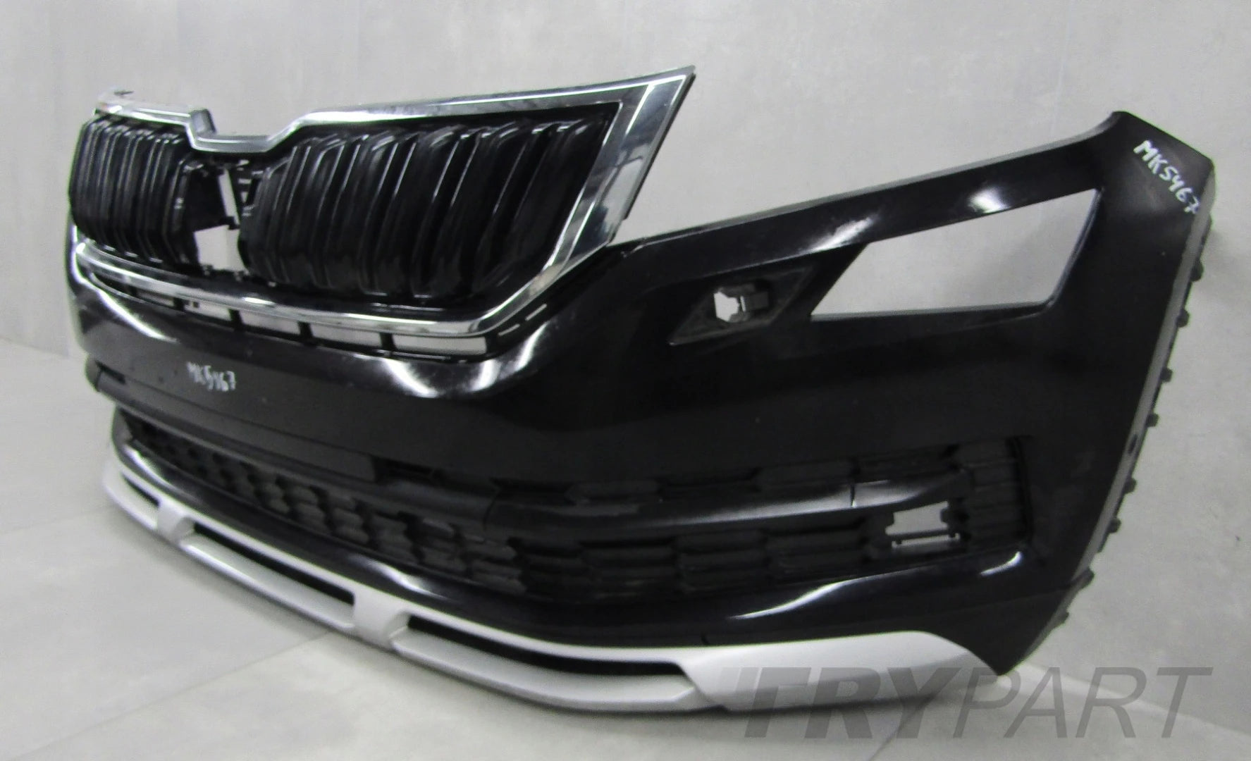 Front Bumper Skoda Kodiaq SCOUT 565 17-21 (+Floor)