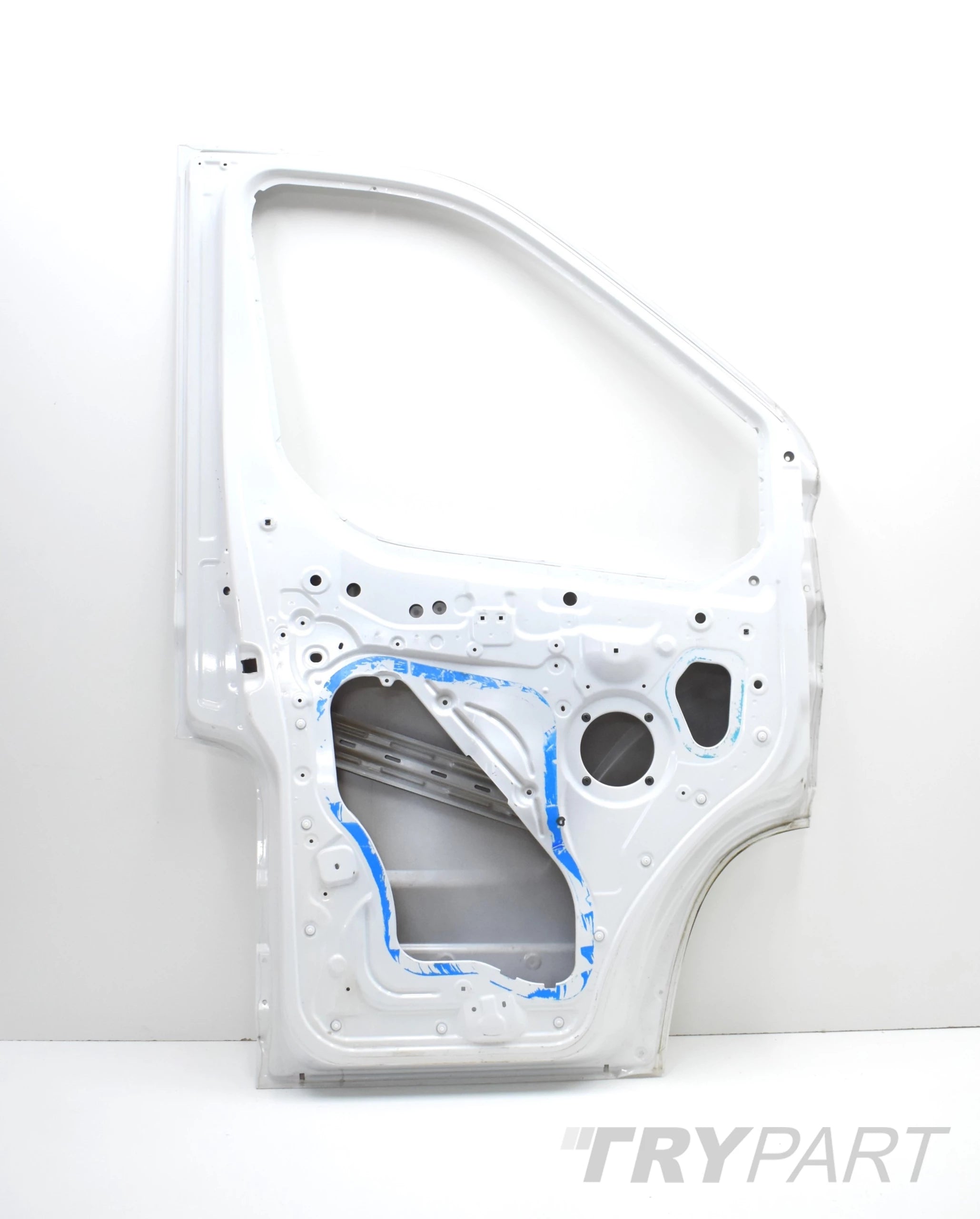 MAXUS DELIVER 9 LEFT FRONT DOOR ORG