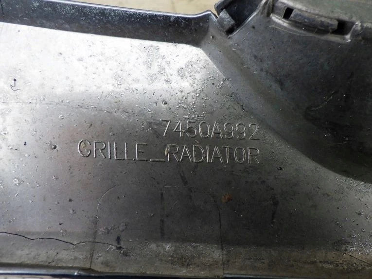 MITSUBISHI OUTLANDER III LIFT 15- Grille Trim