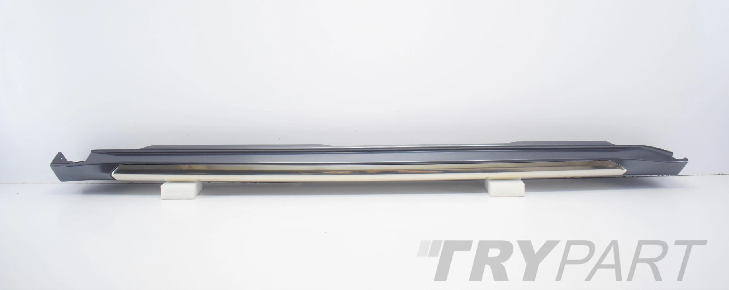 MITSUBISHI MZ 313902S1 DOOR SILL PROTECTOR ORG NEW
