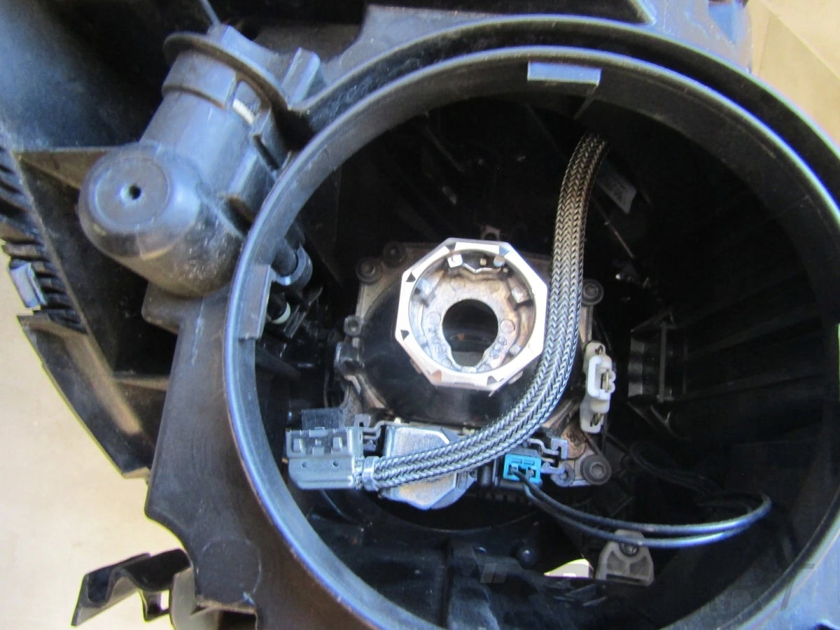 MERCEDES B CLASS W246 XENON HEADLIGHT LEFT 11-14 A2468207
