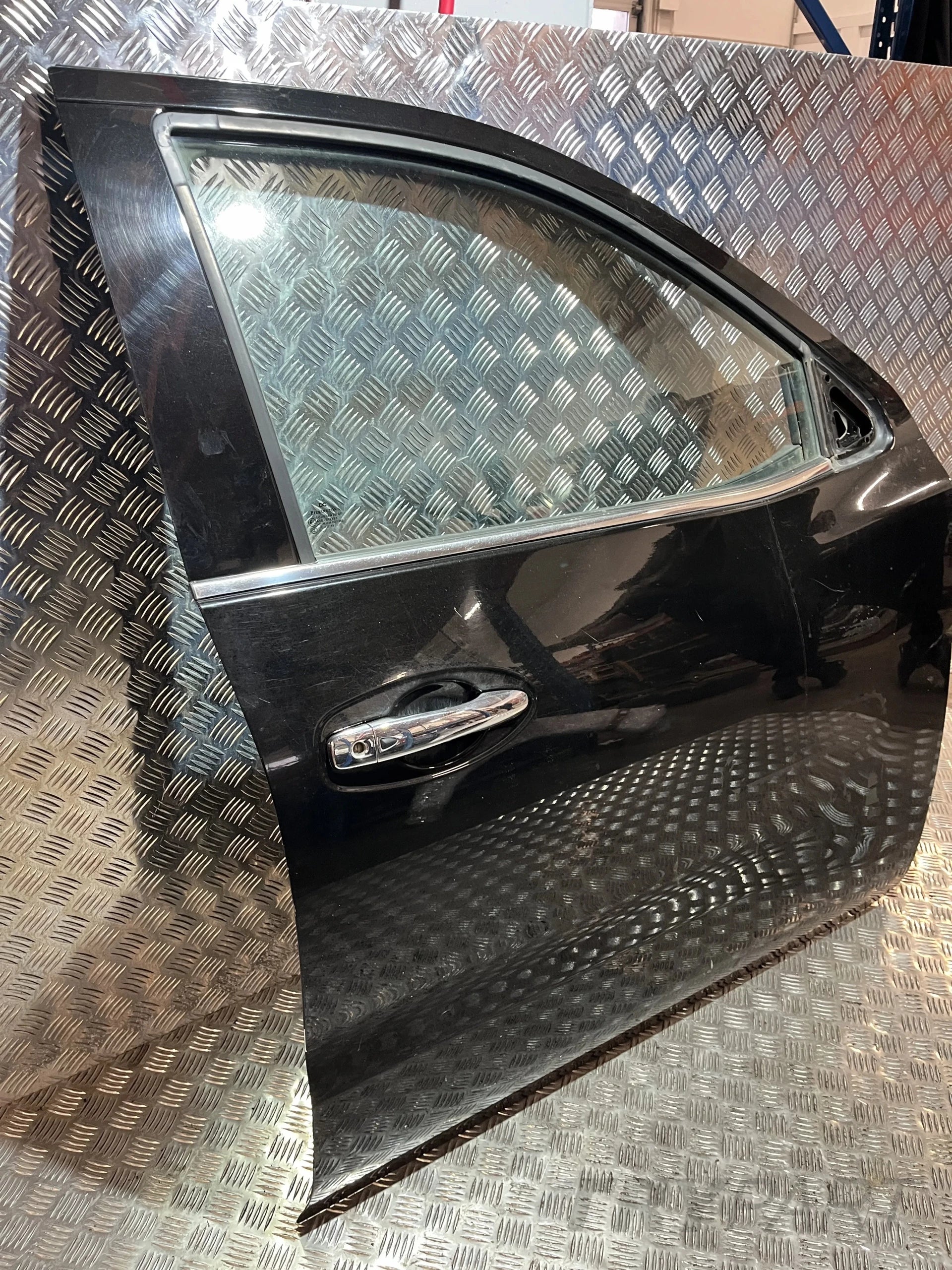 RIGHT FRONT DOOR NISSAN NAVARA NP300 D23 15- GN0