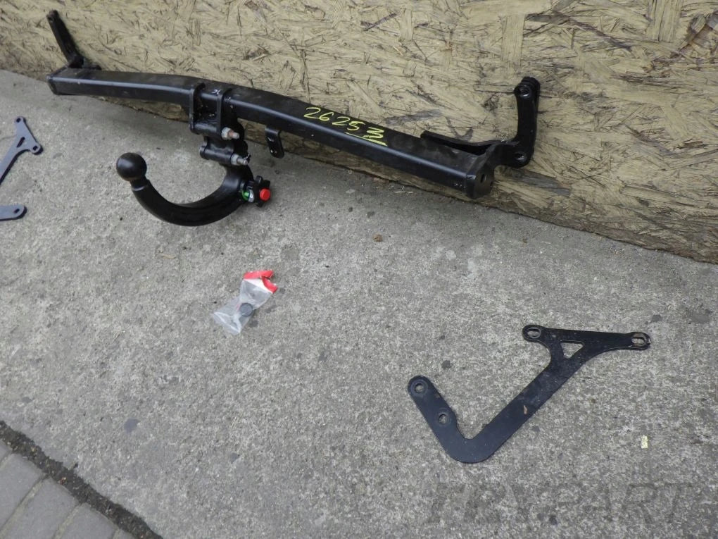 PEUGEOT 5008 II P87 16- tow hitch
