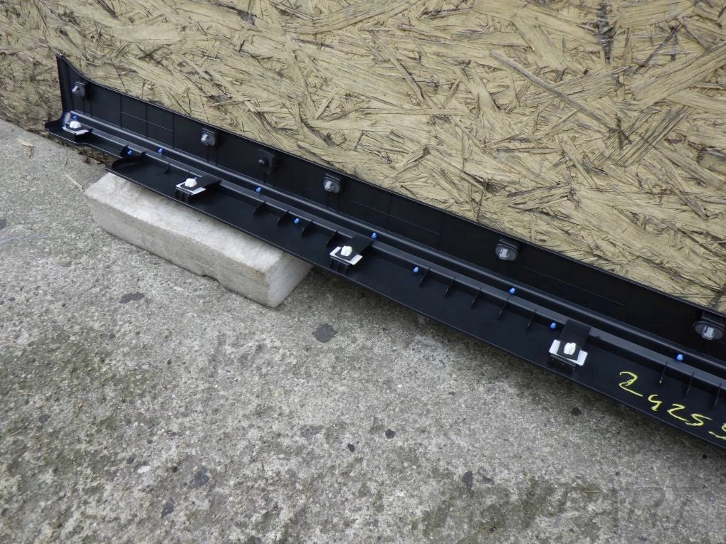KIA SPORTAGE V 5 2021- Right Sill Strip