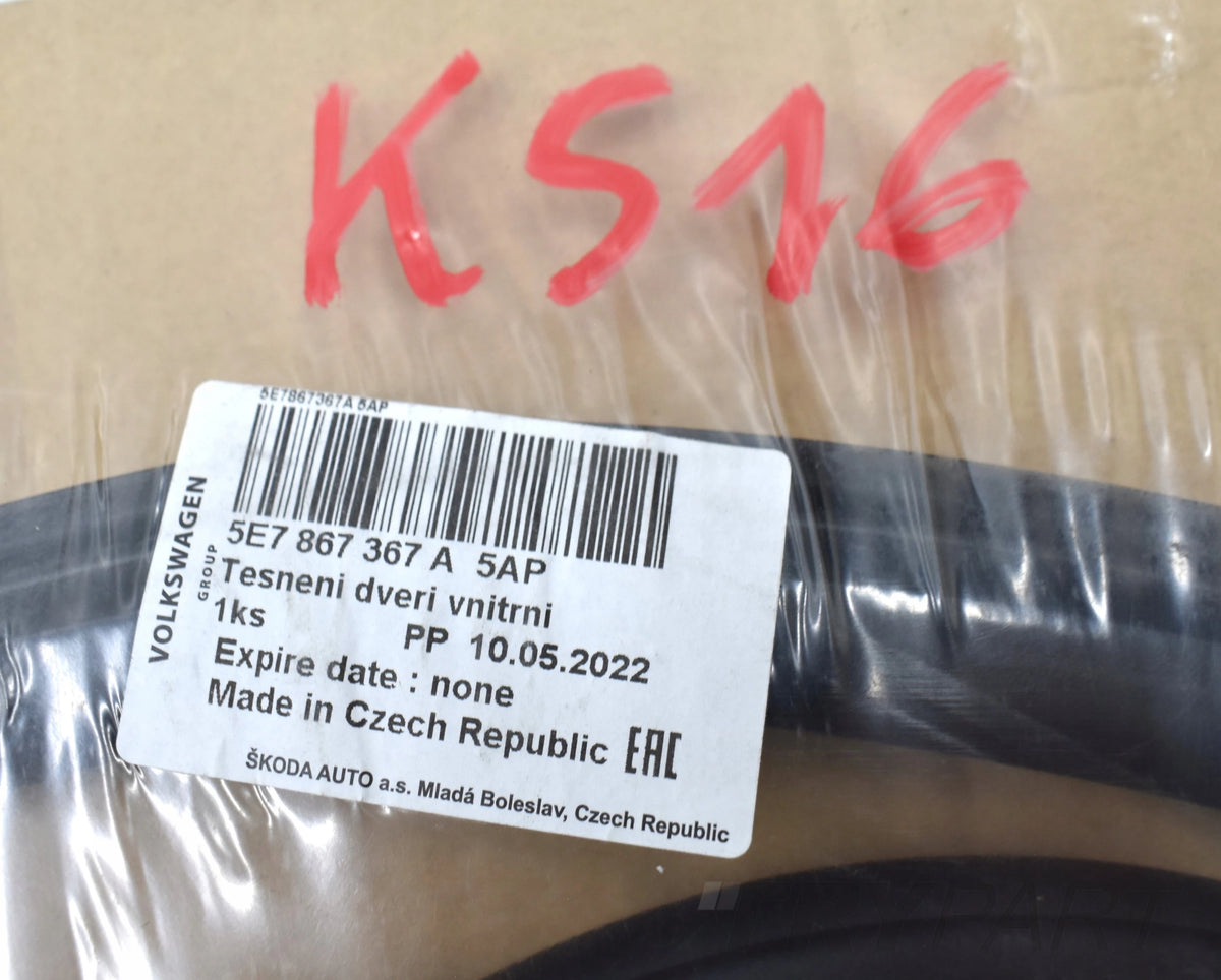 SKODA OCTAVIA IV 5E7 NEW ORIGINAL LEFT REAR DOOR SEAL FOR ESTATE CAR