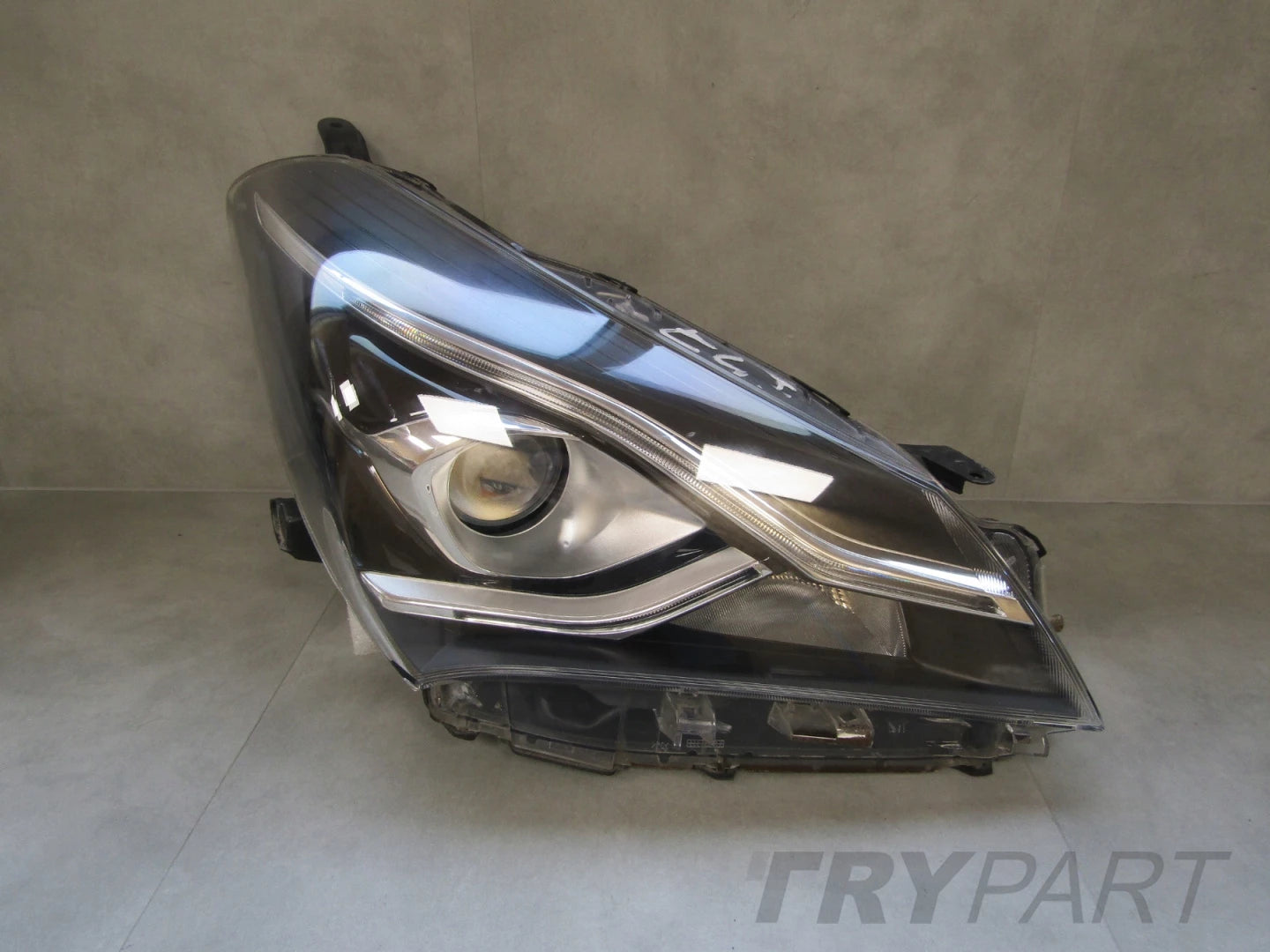 Front Lamp Toyota Yaris 3 III Facelift STANDARD LENS + LED 17-20 RH