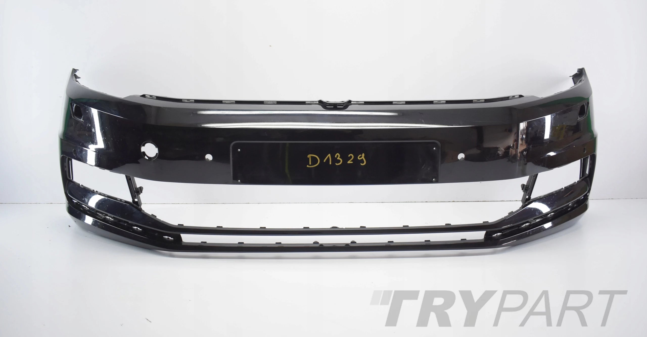 VW TOURAN III 5TA FRONT BUMPER EXCELLENT CONDITION