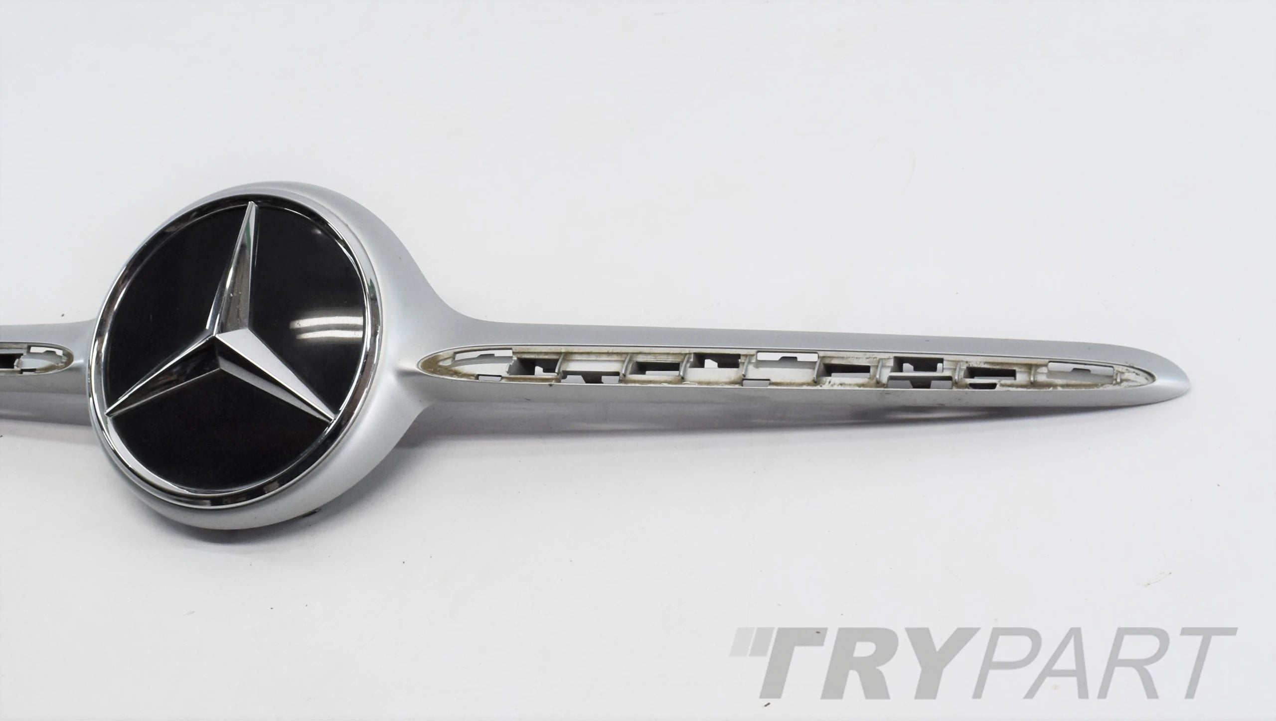 A CLASS W117 RADIATOR GRILLE EMBLEM CHROME BUMPER