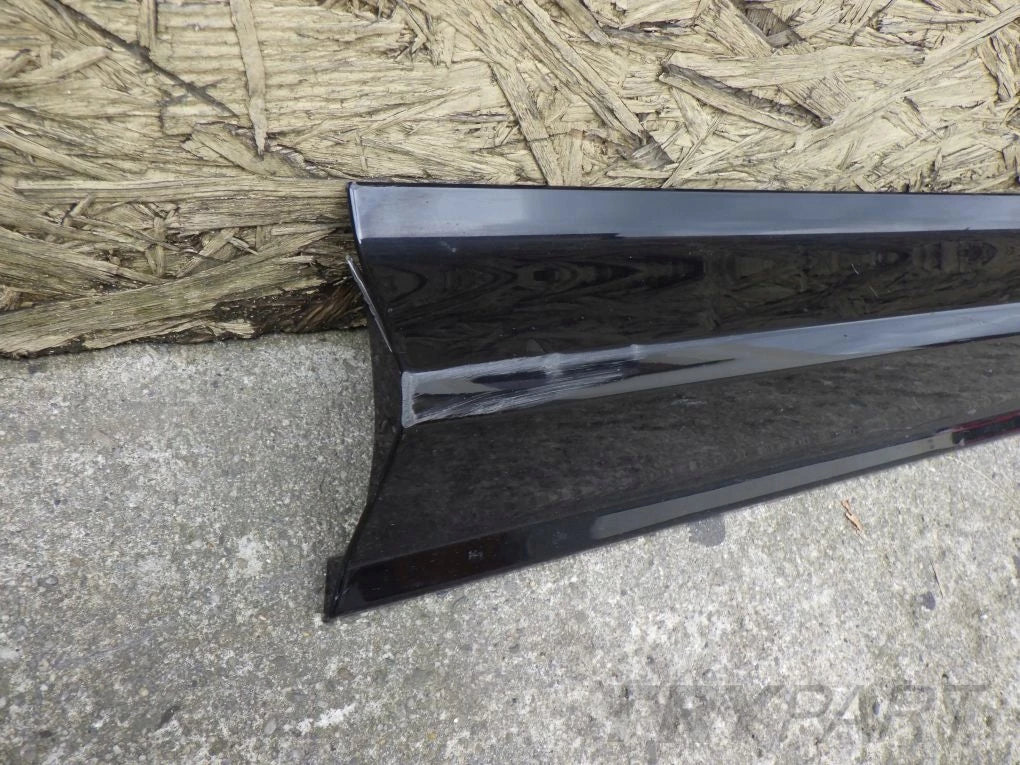 VOLVO XC60 II 17- Right Front Door Molding