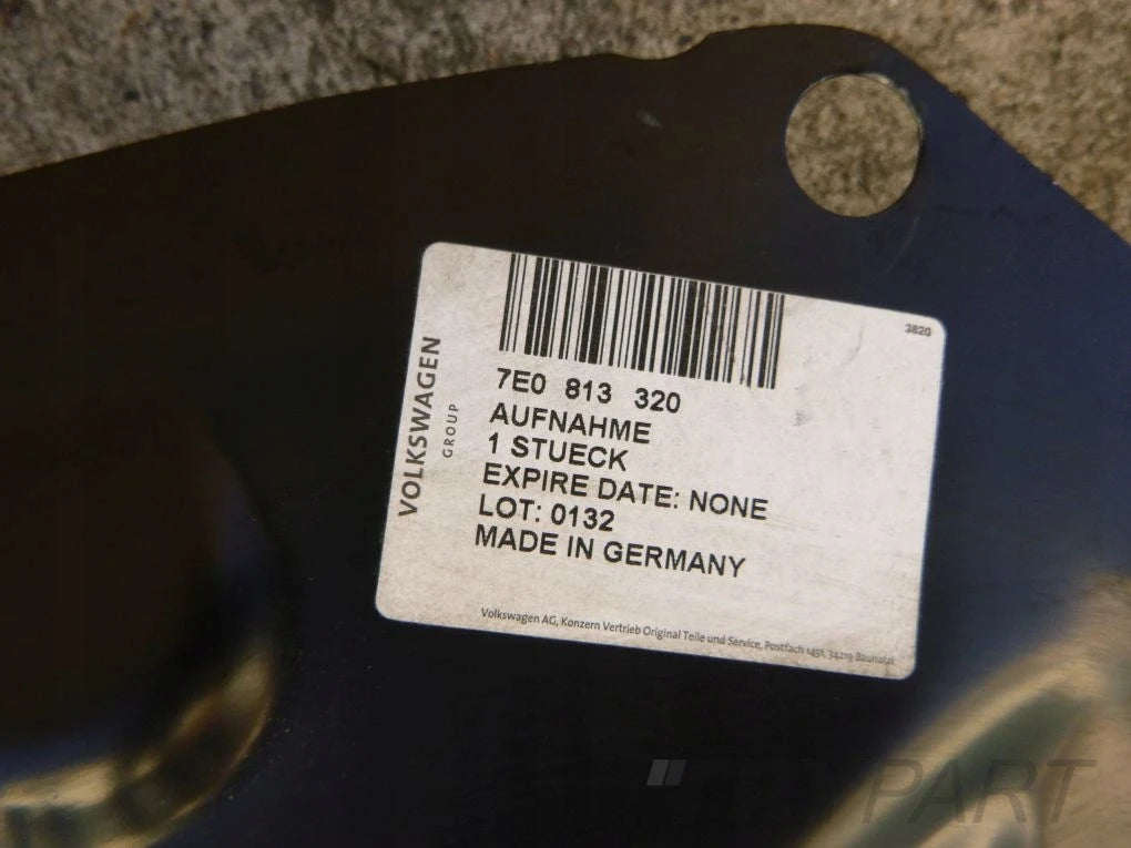 VW T5 7E0 T6 03- Right Rear Lamp Mount