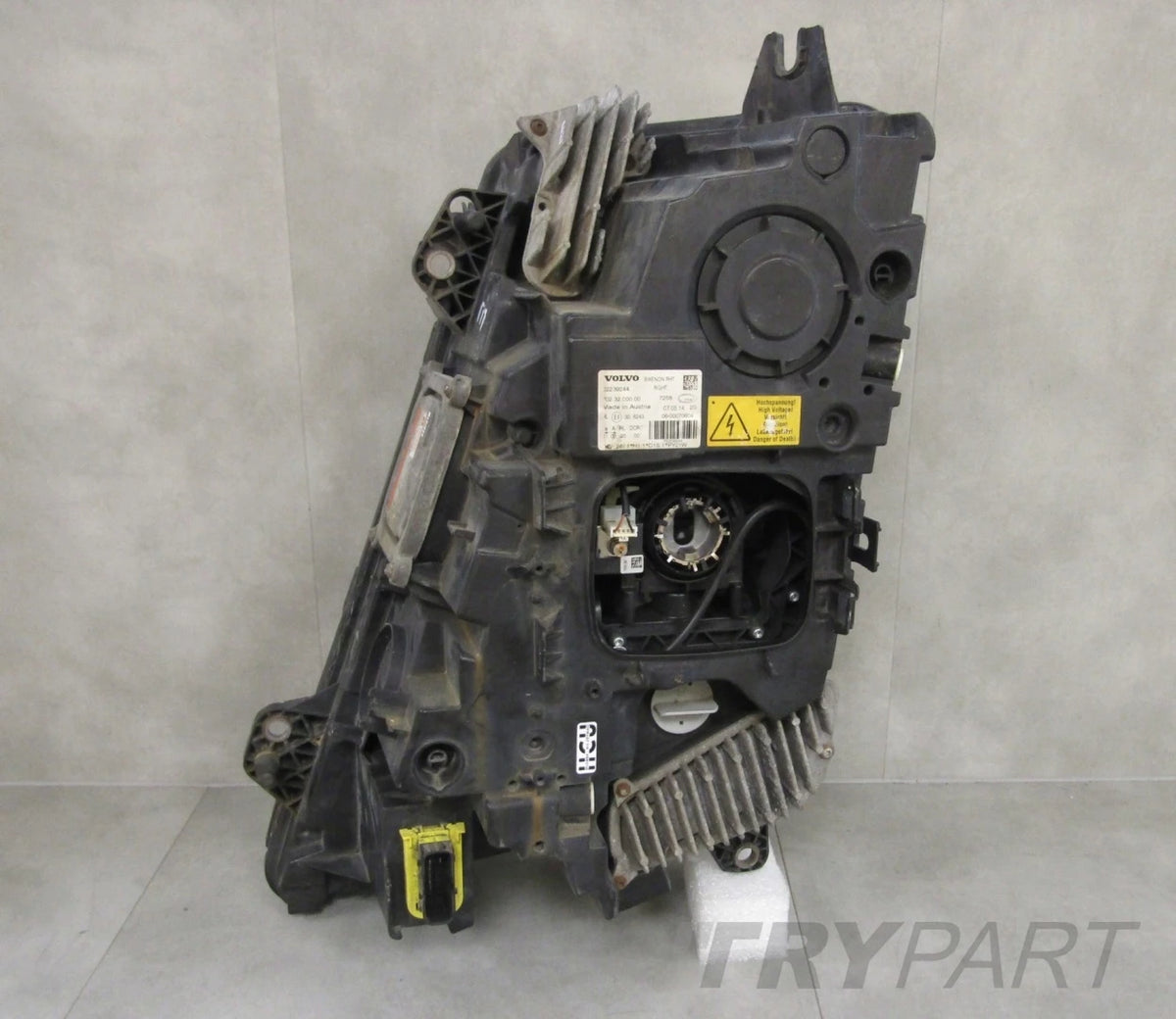 VOLVO FH 4 HEADLIGHT XENON NON-SWIVEL 12-20 RIGHT 22239244