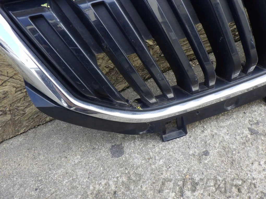 SKODA KAROQ 57A 2017- Grille Trim