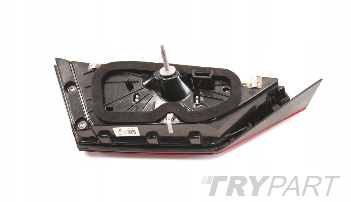 BMW 1 F40 RIGHT REAR LAMP IN TAILGATE ORG EU