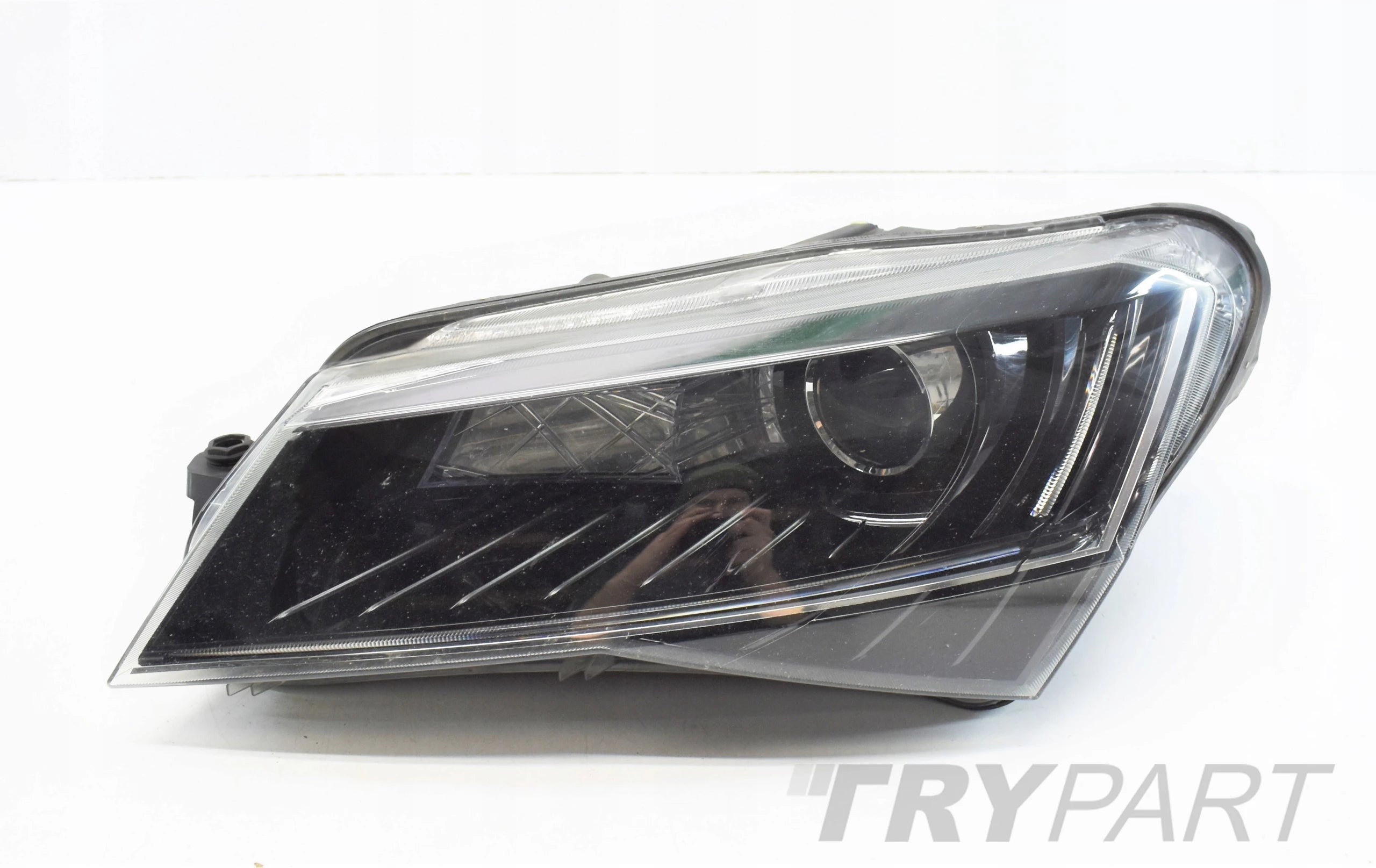 SKODA SUPERB III 3V LEFT HEADLIGHT XENON EU ORG!