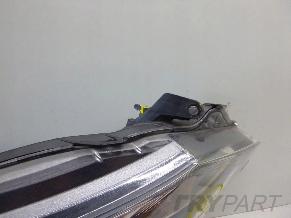 TOYOTA YARIS III LIFT 13- Right Headlight