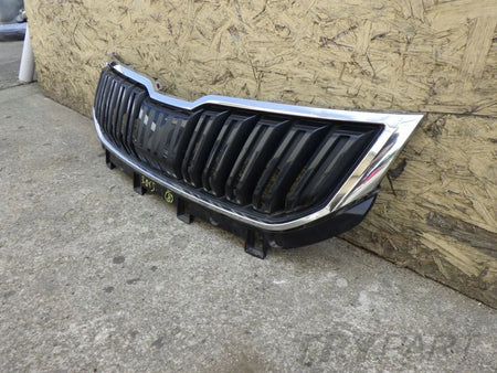 SKODA KAROQ 57A 2017- Grille Trim