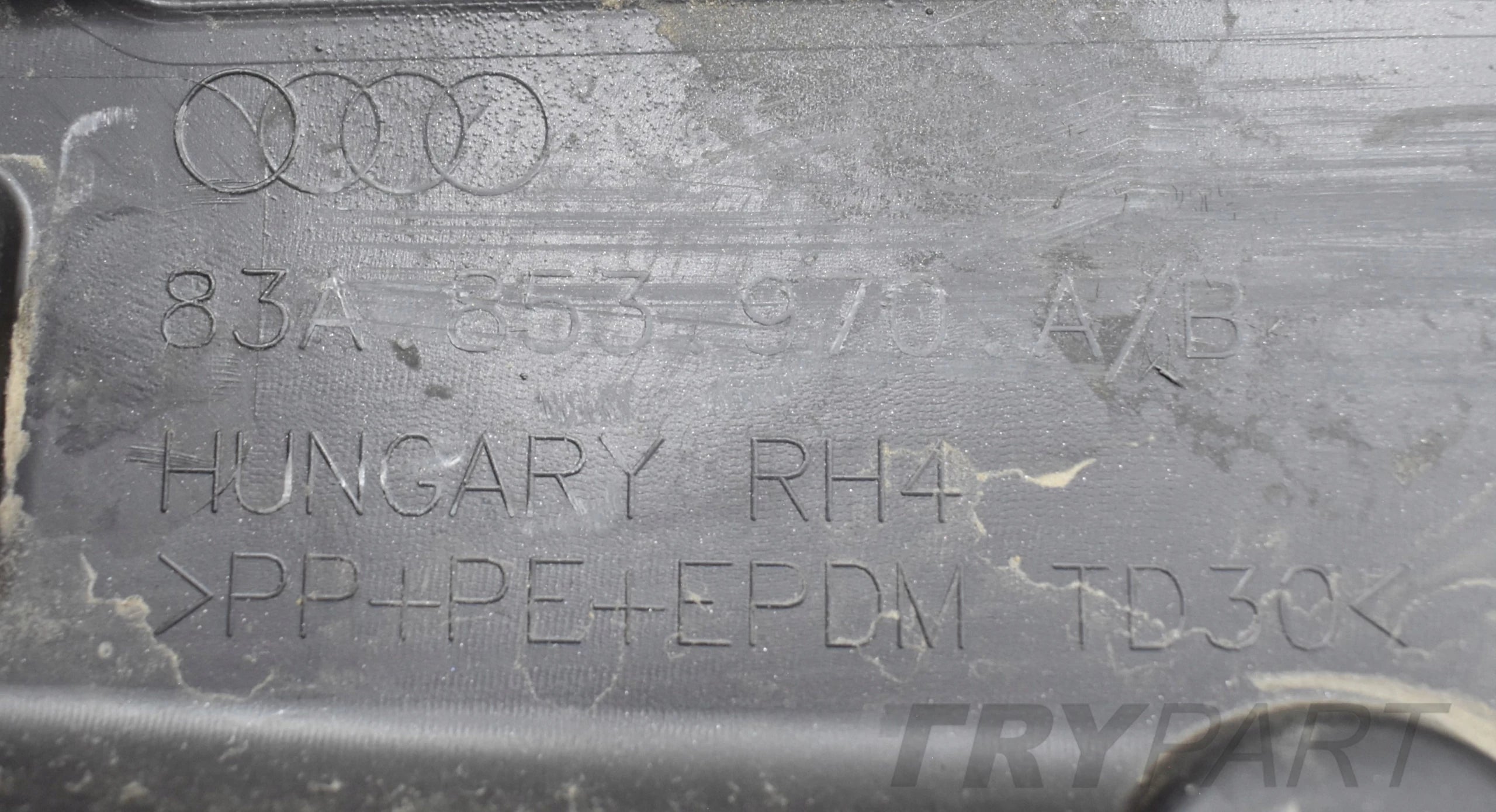 AUDI Q3 II 83A RIGHT REAR DOOR MOULDING ORG