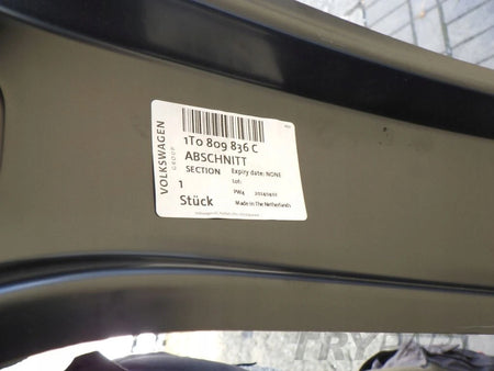 Vw Touran 1T0 10- Right Pillar Sill