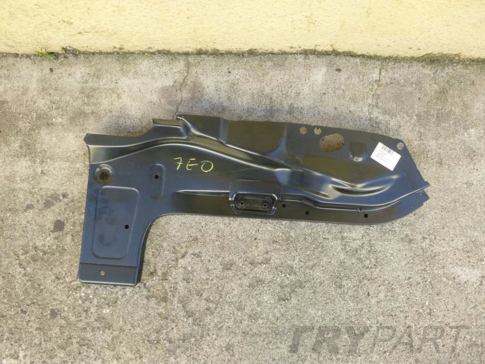 VW T5 7E0 T6 03- Right Rear Lamp Mount