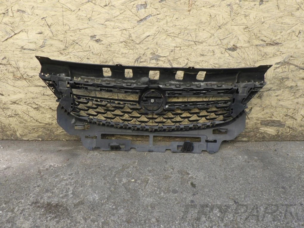 OPEL ASTRA V K 5-15 Grille with emblem
