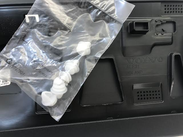 Volvo XC60 2019- Right Rear Door Trim ( Molding ) NEW Genuine OEM: 39846118