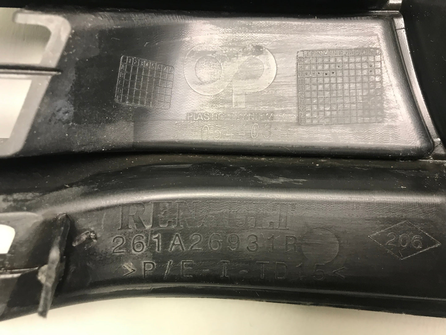 Renault Captur 2018 Front Bumper Right Foglight Grille OEM: 261A26931R